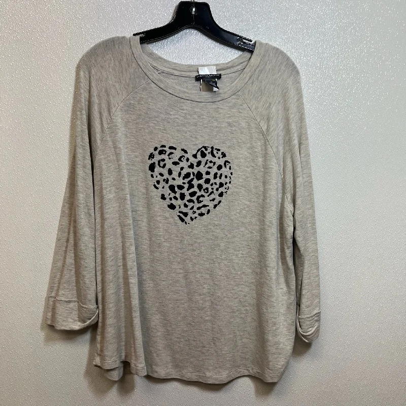 Top 3/4 Sleeve By Chelsea And Theodore In Heart, Size: 1x