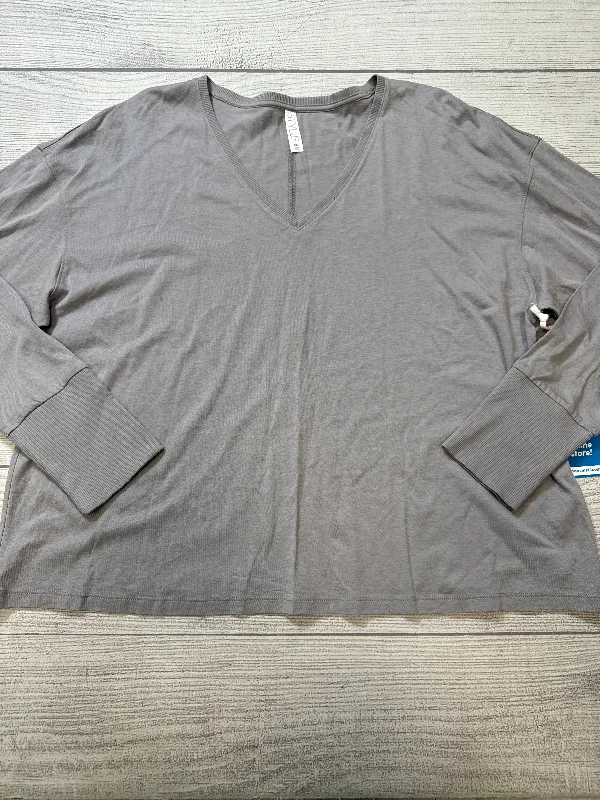 Top Long Sleeve By Stylus In Grey, Size: XXL