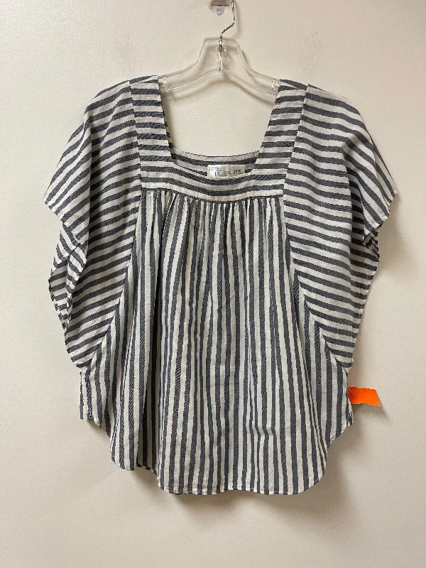 Top Short Sleeve By Time And Tru In Grey, Size: M